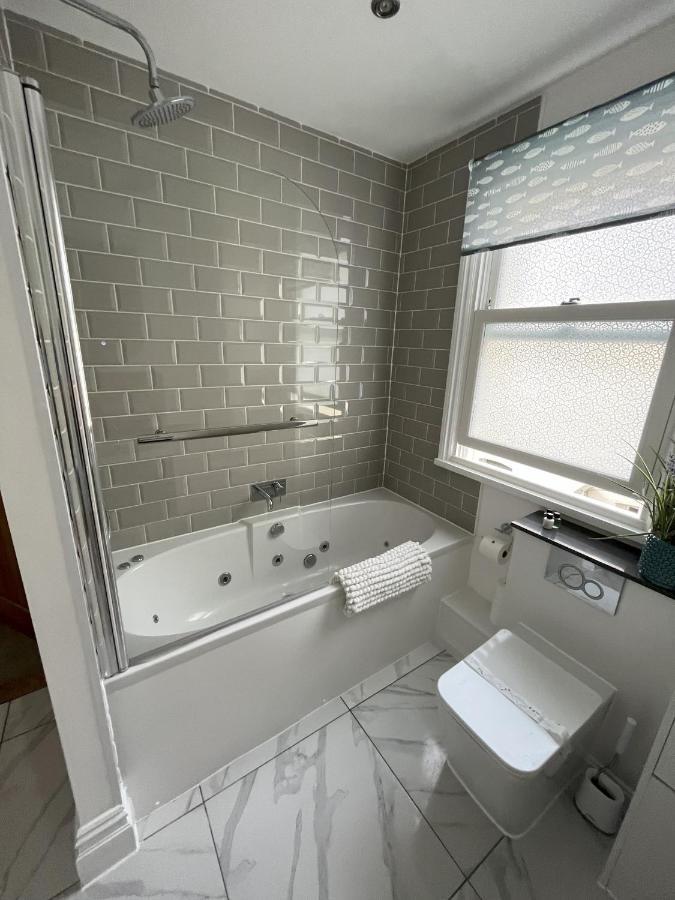 Lazy Waves Boutique B&B New Quay Kültér fotó
